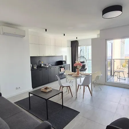Apartment Towarowa 39 Tokio Apartment, Free Parking, Air-conditioning, Self Check-in 24h *