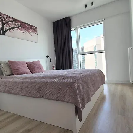 Towarowa 39 Tokio Apartment, Free Parking, Air-conditioning, Self Check-in 24h Apartment