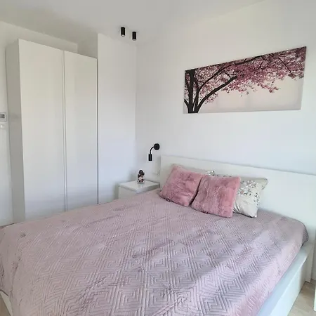 Towarowa 39 Tokio Apartment, Free Parking, Air-conditioning, Self Check-in 24h Apartment