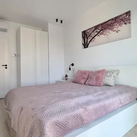 Towarowa 39 Tokio Apartment, Free Parking, Air-conditioning, Self Check-in 24h Apartment