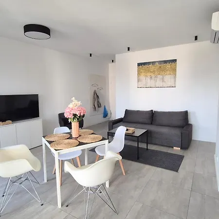 Apartment Towarowa 39 Tokio Apartment, Free Parking, Air-conditioning, Self Check-in 24h *